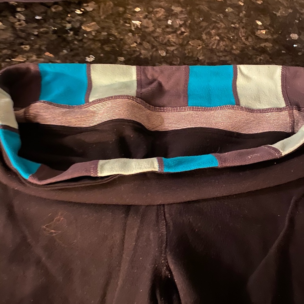 Lululemon capris reversible.